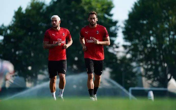 持在场均 持在场均